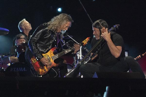 Metallica anuncia un nuevo álbum y una gira que concluirá en México Metallica anuncia un nuevo álbum y una gira que concluirá en México