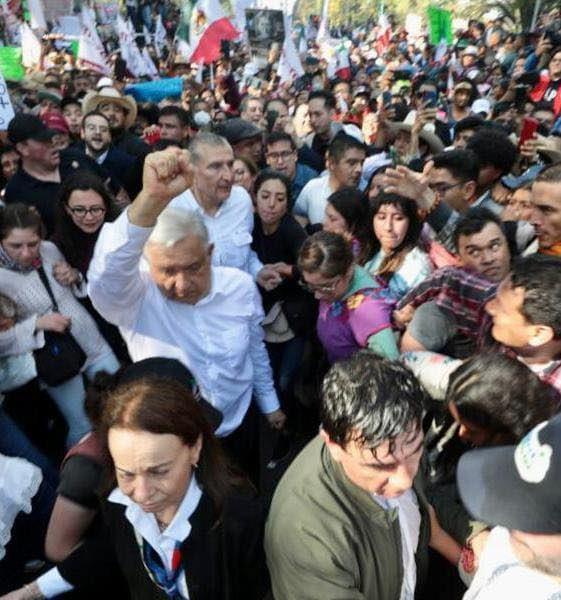 AMLO marcha del Ángel de la Independencia al Zócalo AMLO marcha del Ángel de la Independencia al Zócalo
