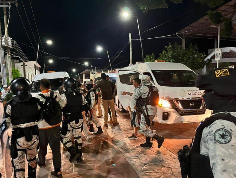 Autoridades detienen más de 300 migrantes al disolver dos caravanas en México Autoridades detienen más de 300 migrantes al disolver dos caravanas en México
