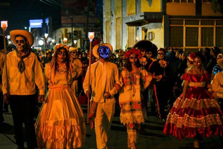 SUPERA EXPECTATIVAS LA ASISTENCIA AL DESFILE DE DÍA DE MUERTOS EN TULANCINGO SUPERA EXPECTATIVAS LA ASISTENCIA AL DESFILE DE DÍA DE MUERTOS EN TULANCINGO