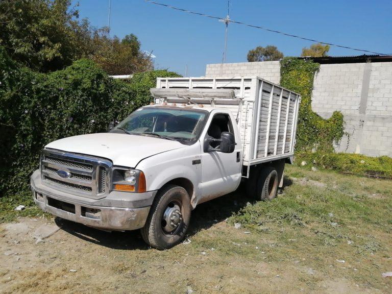 Robaron un auto; en la búsqueda, la policía descubrió camionetas huachicoleras Robaron un auto; en la búsqueda, la policía descubrió camionetas huachicoleras