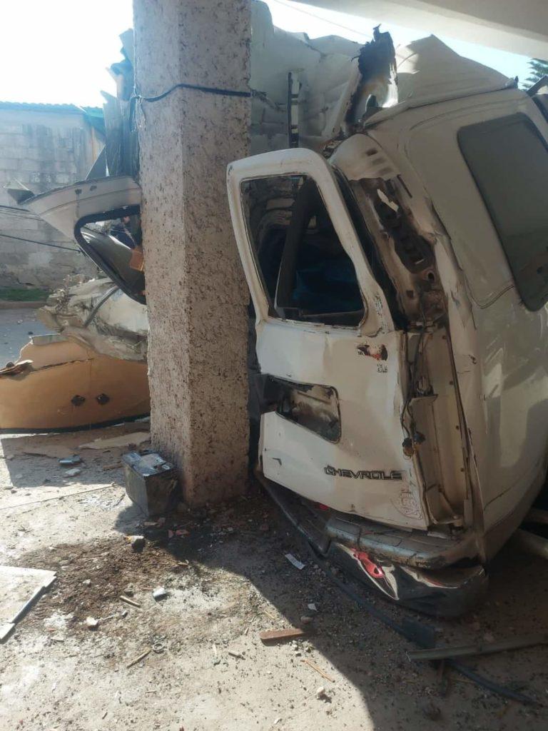 Choca tráiler con vivienda, chofer queda prensado y lo rescatan con vida Choca tráiler con vivienda, chofer queda prensado y lo rescatan con vida