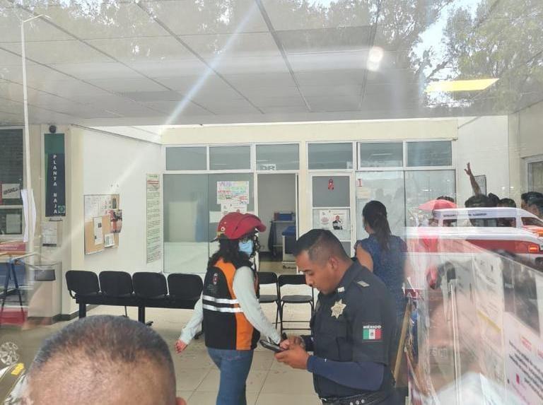 Cae domo en Centro de Salud, tres personas lesionadas Cae domo en Centro de Salud, tres personas lesionadas