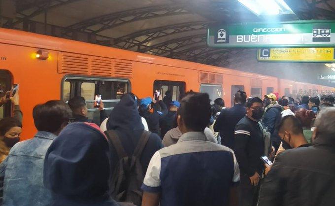 Reportan humo en vagón en Metro Oceanía de Línea B Reportan humo en vagón en Metro Oceanía de Línea B