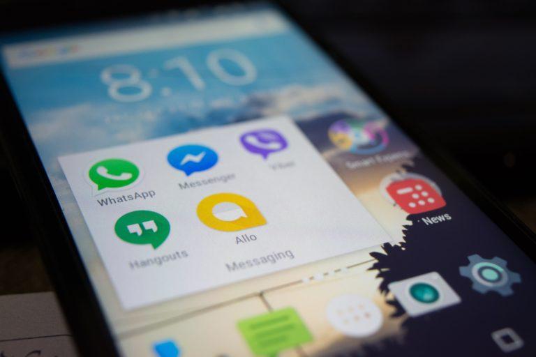 WhatsApp ya permite chatear desde dos teléfonos a la vez WhatsApp ya permite chatear desde dos teléfonos a la vez