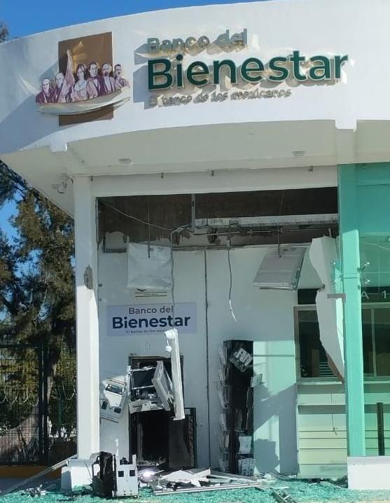 Explotan un cajero del Banco Bienestar, roban el dinero y se dan a la fuga Explotan un cajero del Banco Bienestar, roban el dinero y se dan a la fuga