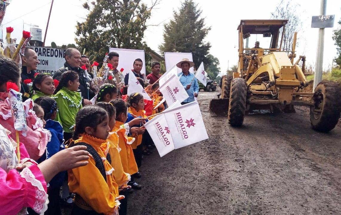 Comienzan trabajos de pavimentación en Acaxochitlán