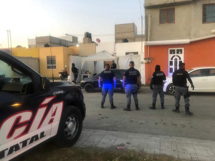 Lo asesinaron a balazos y le dejan narcomensaje, policía investiga el crimen Lo asesinaron a balazos y le dejan narcomensaje, policía investiga el crimen