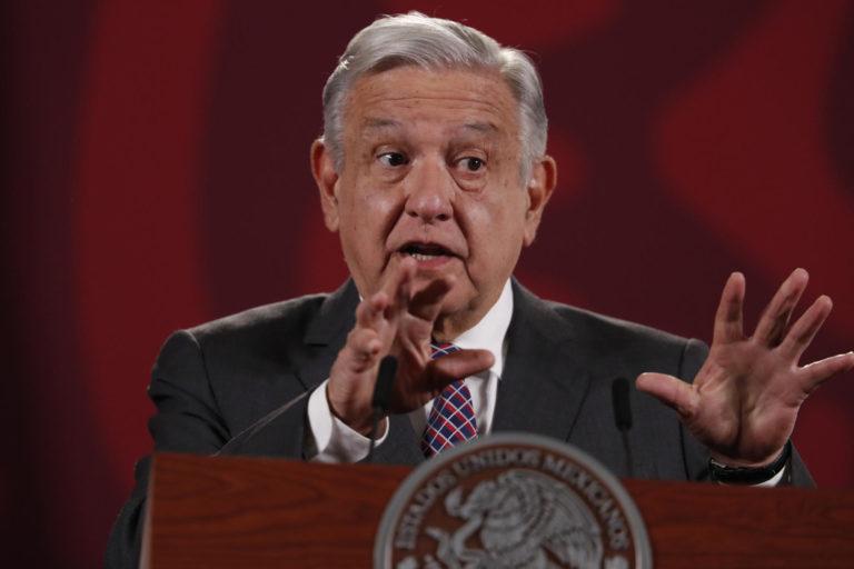López Obrador critica el envío de autobuses con migrantes a casa de Kamala Harris