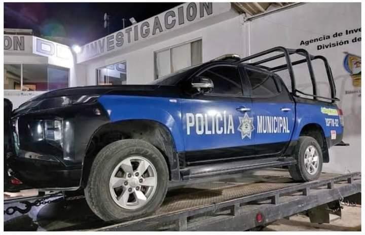 Roban patrulla de la policía, escapa uno y atrapan a otro