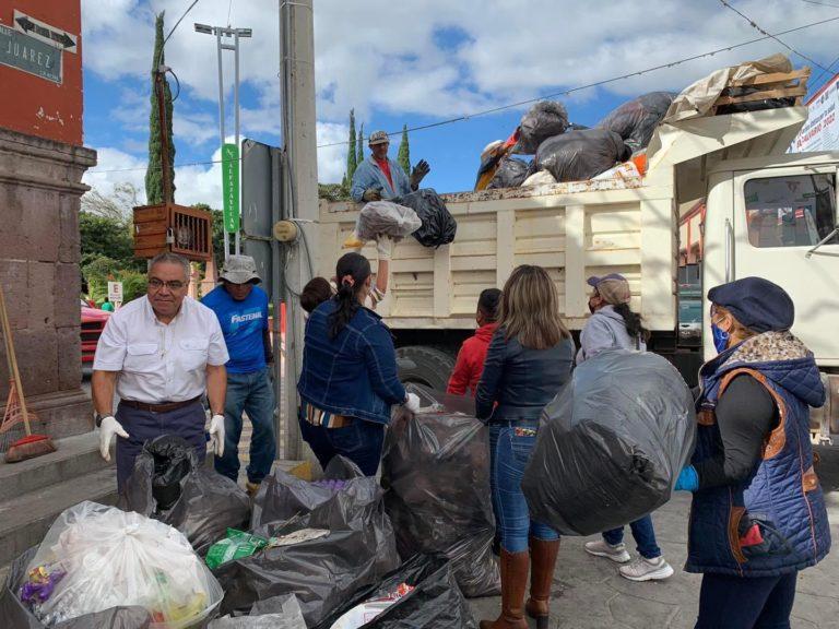 Sacan a la calle oficinas de alcaldía; no cederán a presiones 