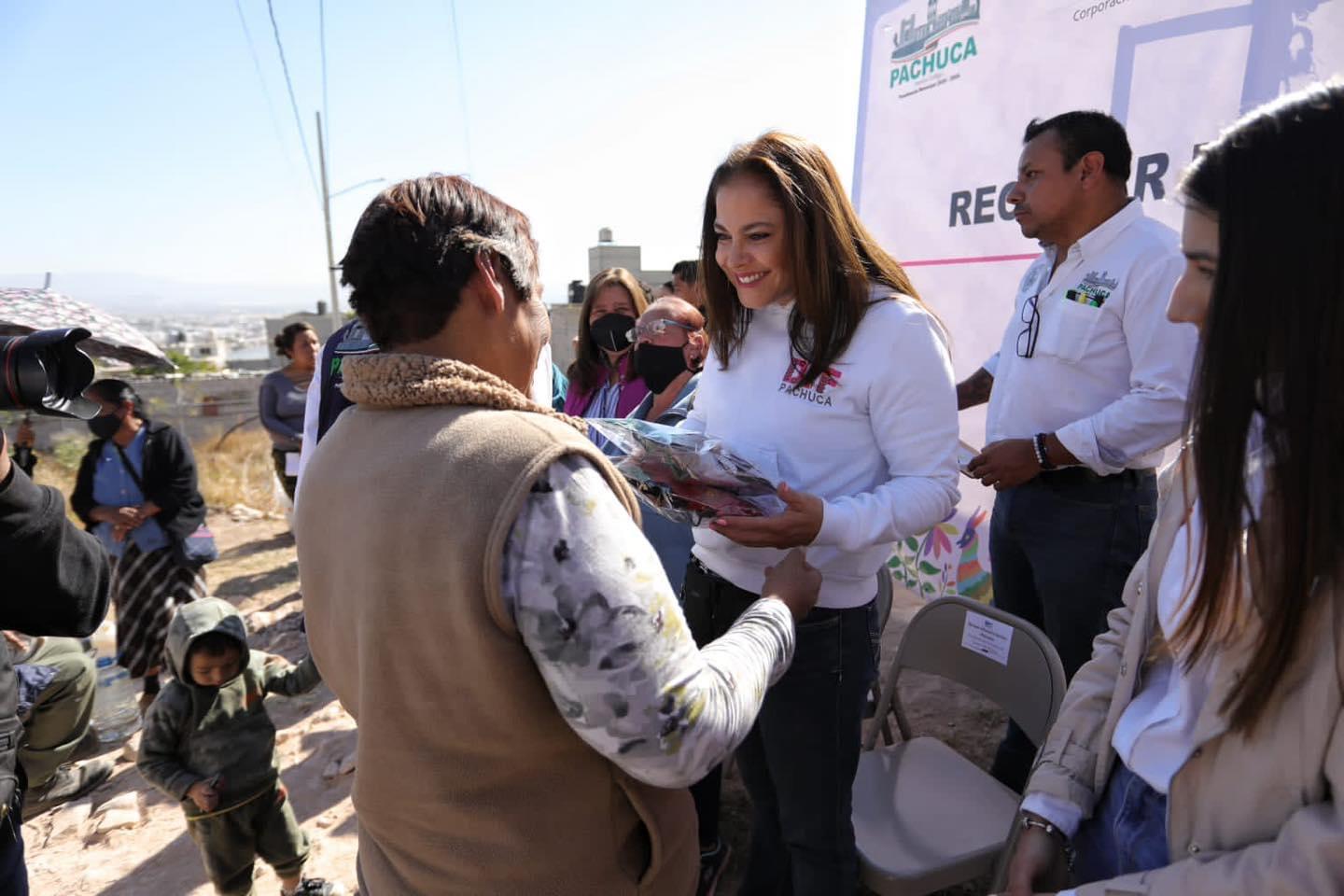 La meta, entregar mil 500 cobijas en esta temporada invernal