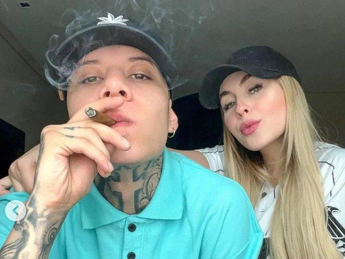 Fans de Santa Fe Klan y Maya Nazor se pelean por fotos de la expareja Fans de Santa Fe Klan y Maya Nazor se pelean por fotos de la expareja
