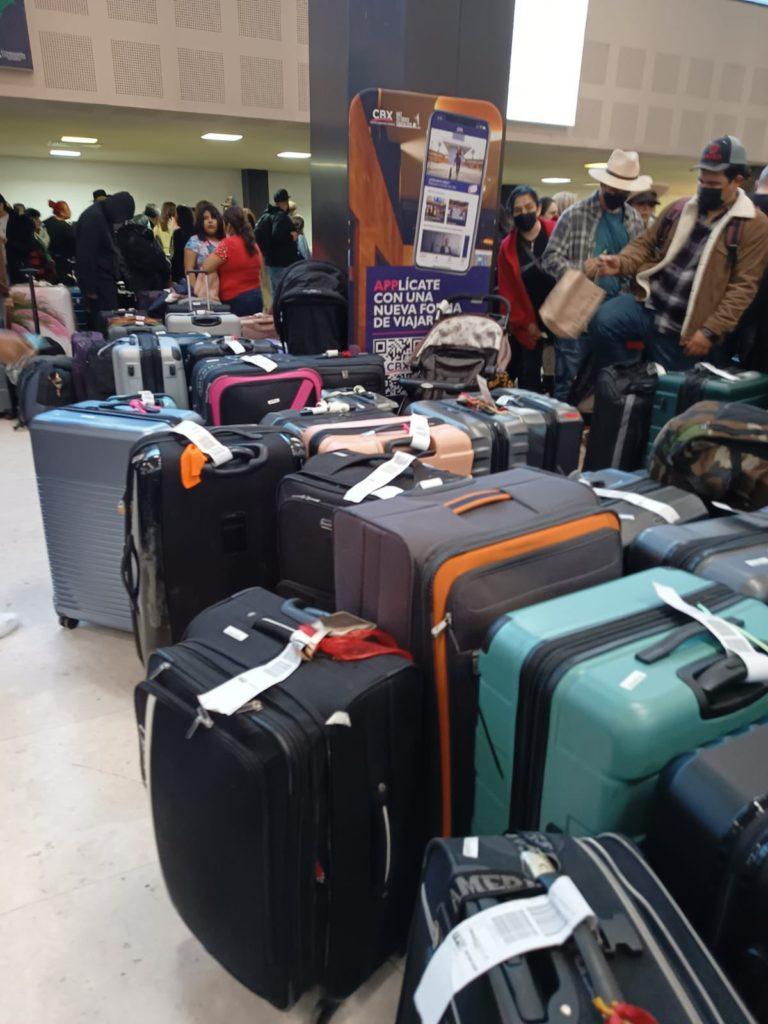 Viven caos en aeropuerto de Tijuana