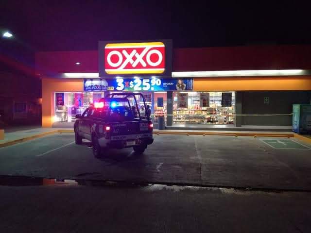 Se registró un violento asalto en tienda Oxxo