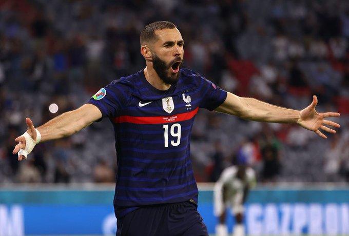 Selección de Francia ofreció un momento su camiseta con 3 estrellas