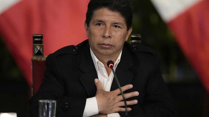 Detienen a Pedro Castillo tras dar golpe de Estado en Perú