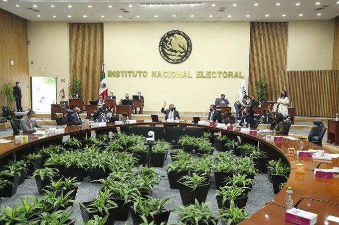 En 35 minutos y sin discusión, aprueban Plan B En 35 minutos y sin discusión, aprueban Plan B
