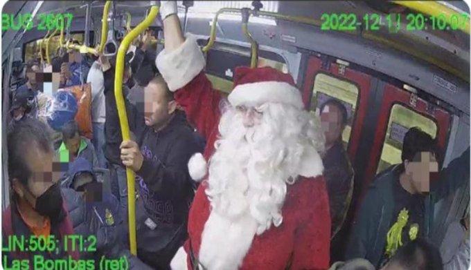 Santa Claus viaja en Metrobús, ya está en la CDMX Santa Claus viaja en Metrobús, ya está en la CDMX