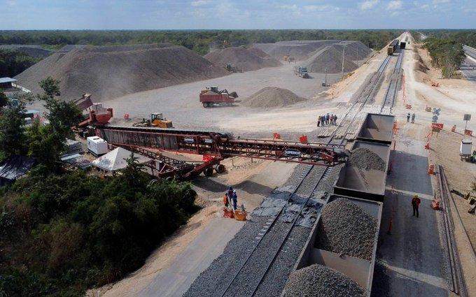 Tren Maya también tendrá vigilancia aérea con helicópteros: AMLO Tren Maya también tendrá vigilancia aérea con helicópteros: AMLO