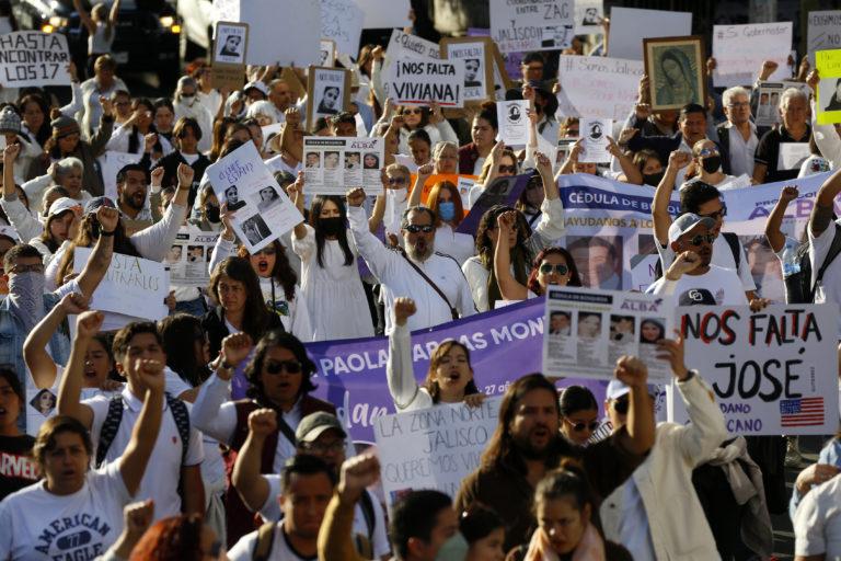 Familiares exigen búsqueda de cuatro jóvenes desaparecidos