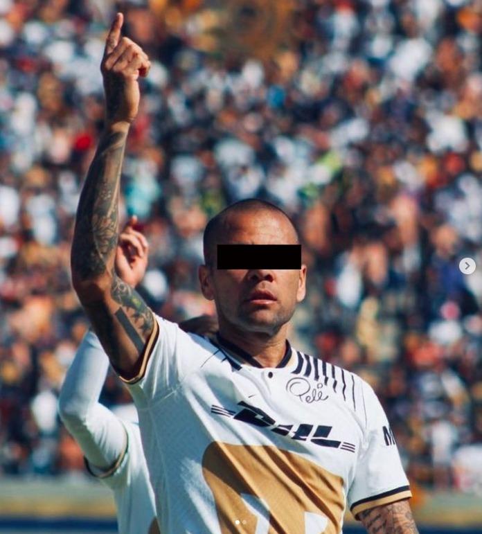 Dani Alves queda desvinculado de Pumas tras ser detenido en Barcelona