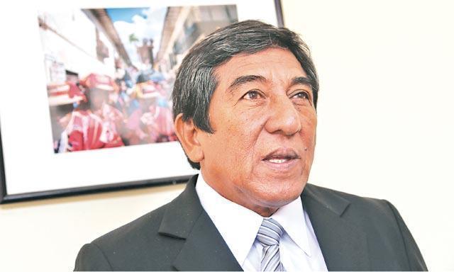 Gobernador regional peruano dispara contra unos manifestantes que atacaban su casa