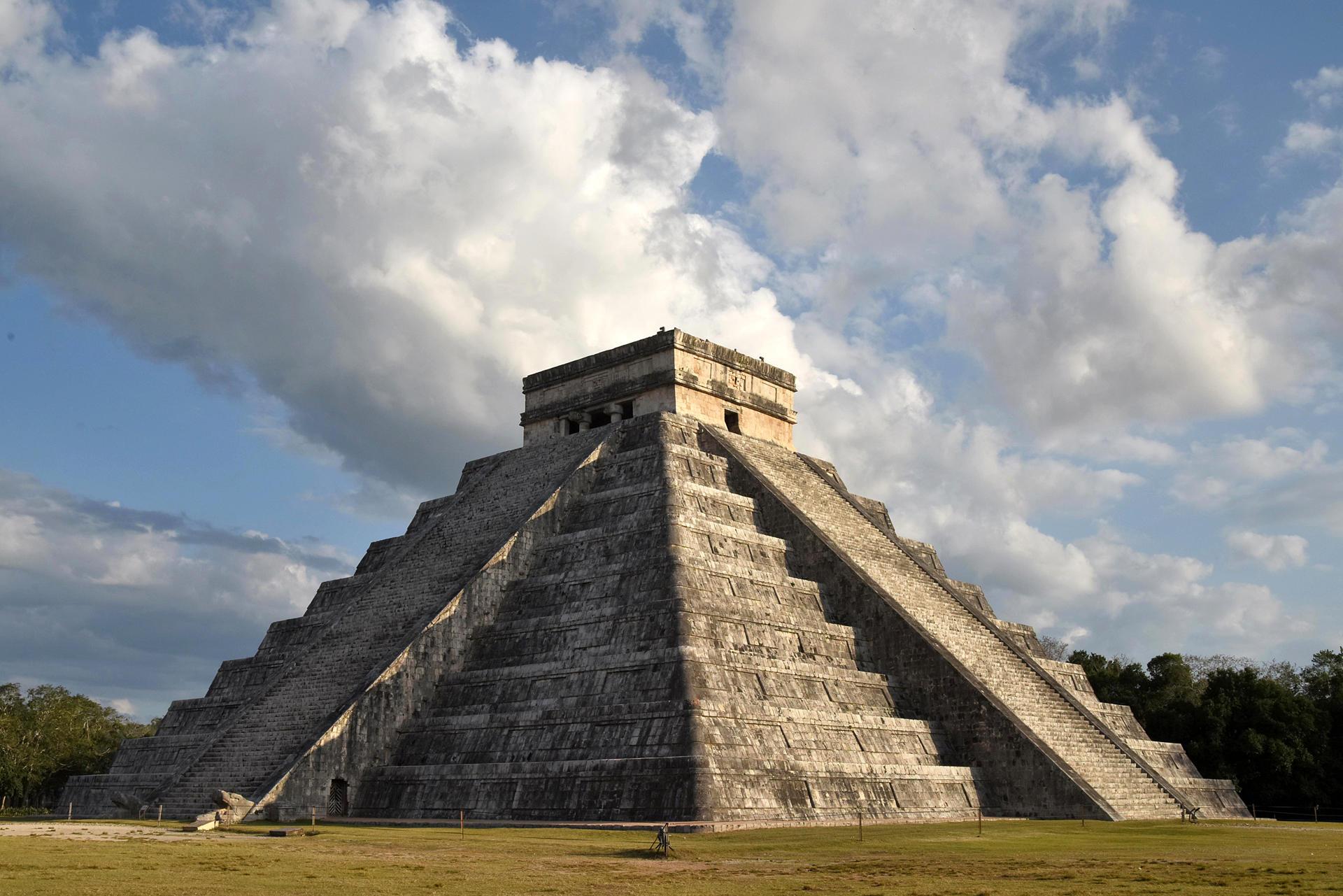 Turista que subió al Castillo de Chichén Itzá,ya fue liberado