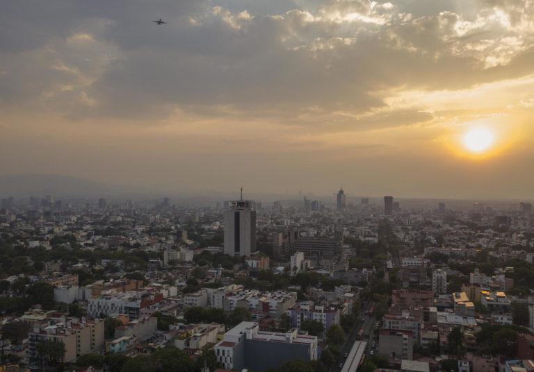 ¿En qué lugares públicos de CDMX estará prohibido fumar?