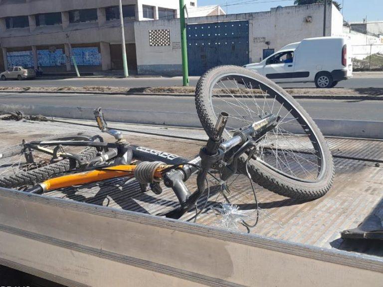 Atropellan a ciclista en el crucero Acatlán