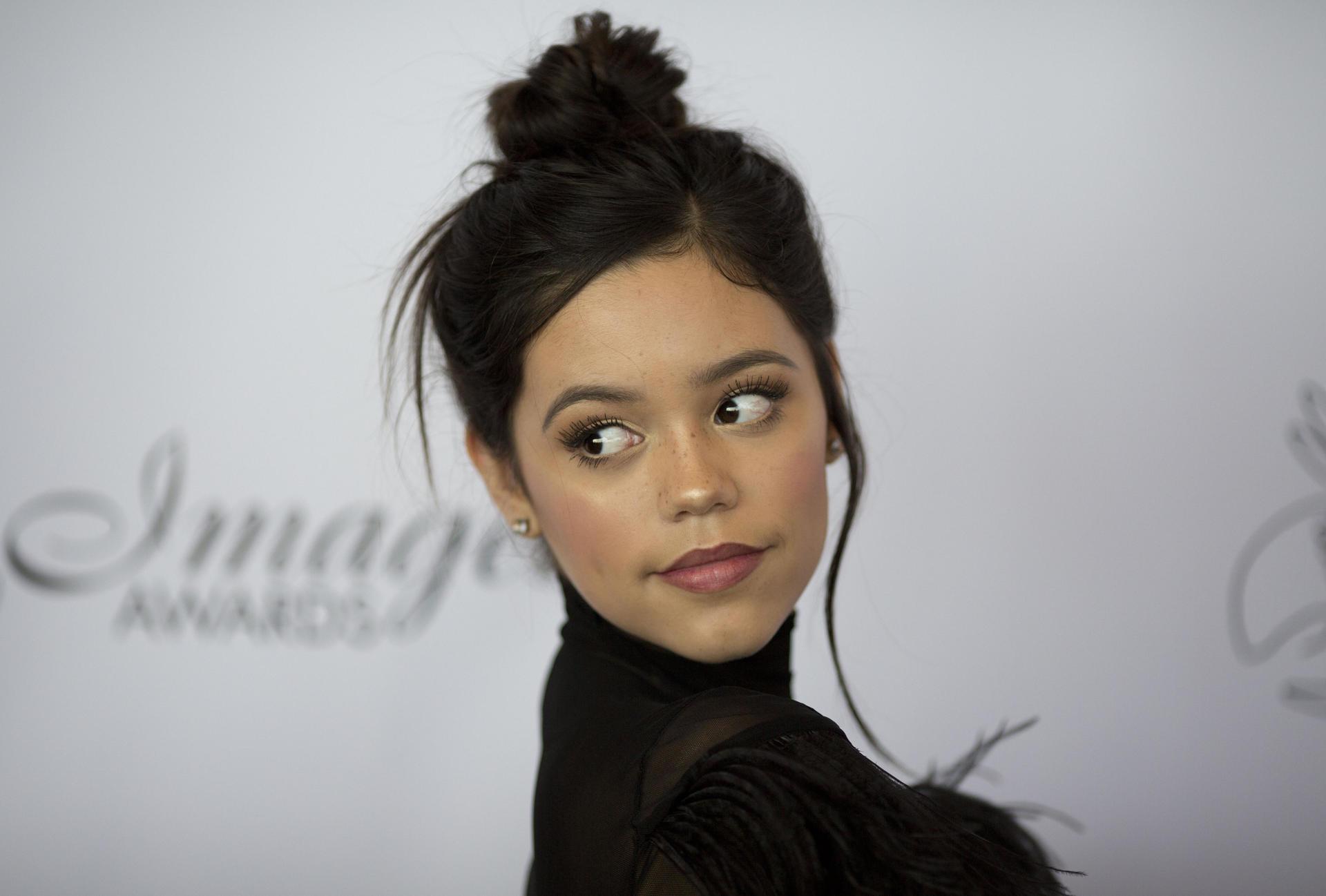 Jenna Ortega no regresaría a “Merlina” por acusaciones contra Hynes