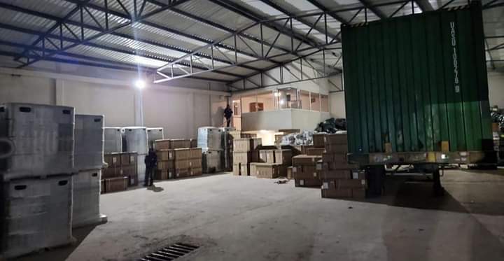 Policías desmantelan una bodega de artículos que fueron robados