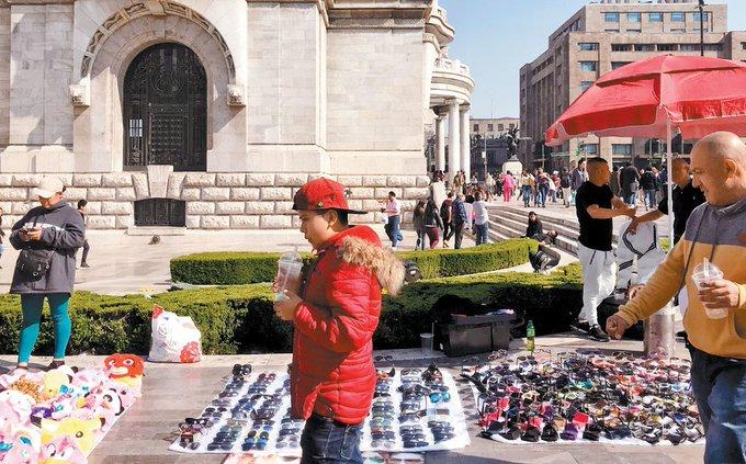 Vigilan que comercio no se desborde en calles del Centro Histórico