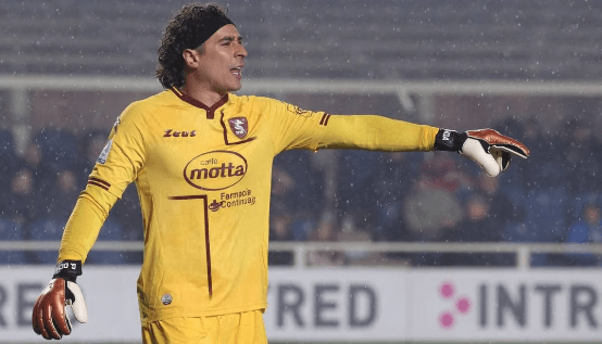 Guillermo Ochoa habla sobre la goleada: “El futbol tiene golpes…”