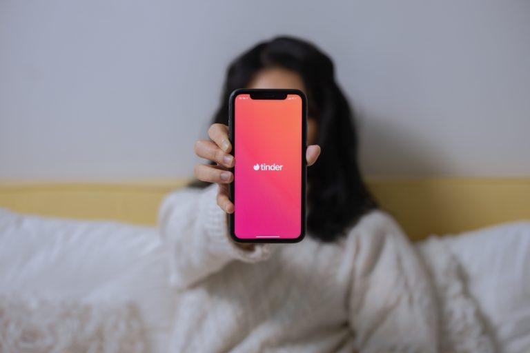 Mujer recibe burlas por inspirarse en una app para nombre de su bebé