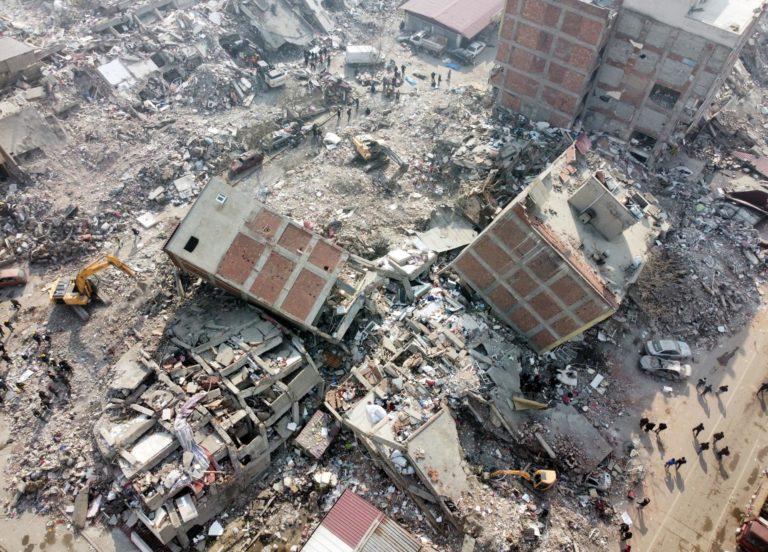 Aumentan a casi 19,400 los muertos en Turquía por el terremoto