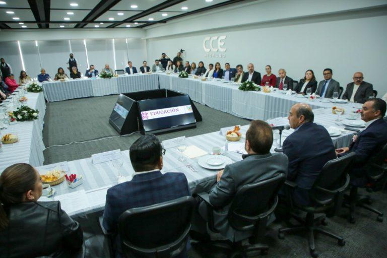 Natividad Castrejón se reunió con escuelas particulares Natividad Castrejón se reunió con escuelas particulares