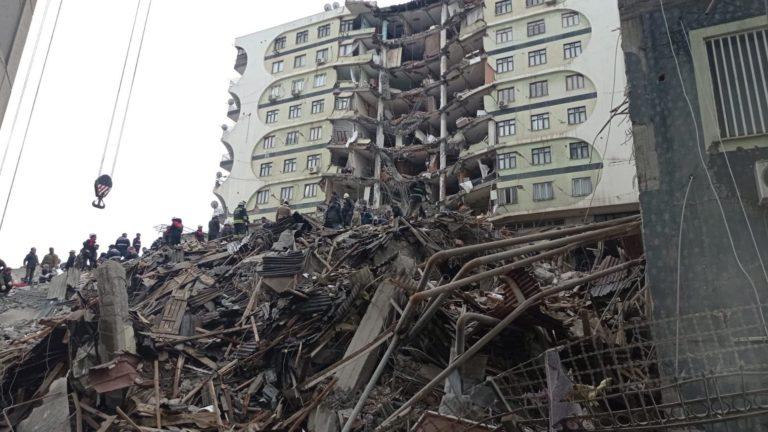 Más de 3.600 muertos en Turquía y Siria por los devastadores terremotos Más de 3.600 muertos en Turquía y Siria por los devastadores terremotos