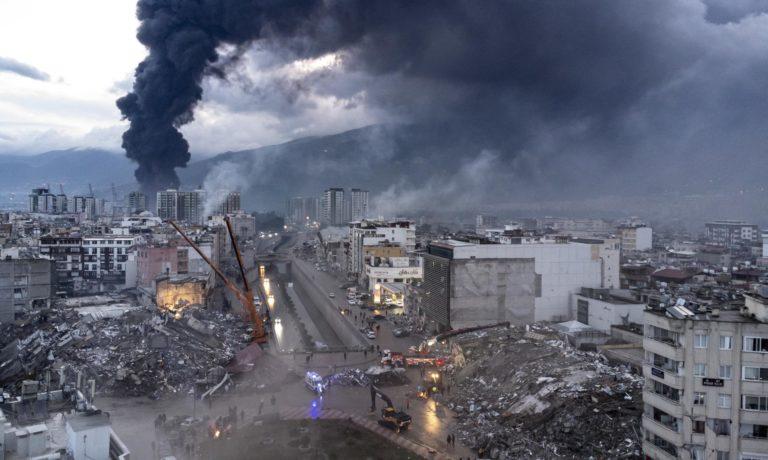 Más de 7,200 muertos por los terremotos en Turquía y Siria Más de 7,200 muertos por los terremotos en Turquía y Siria