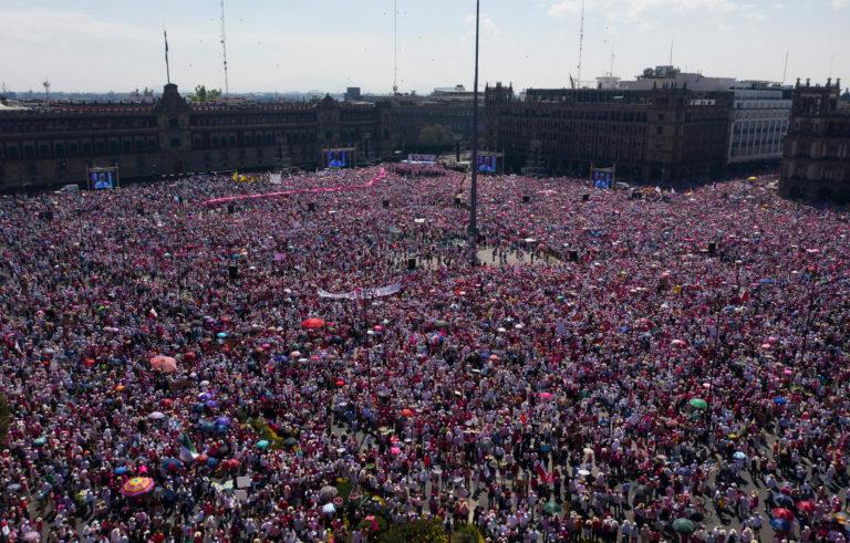Miles de ciudadanos piden echar atrás el “plan B” en el Zócalo