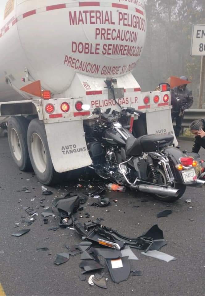 Muere motociclista al chocar por alcance 