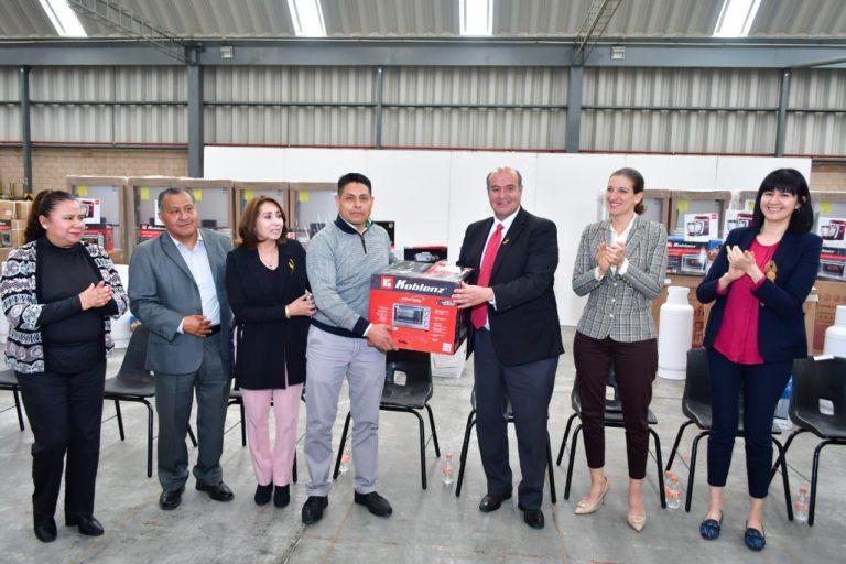 Entrega de apoyos a Educación Especial 