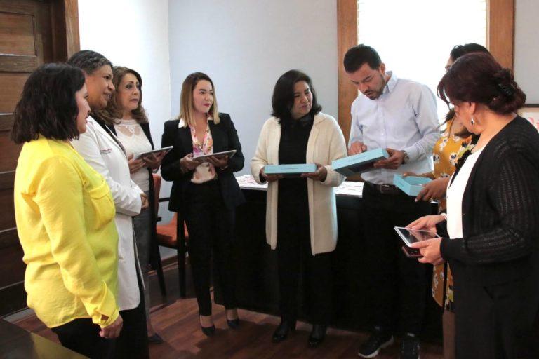 Secretaría de Salud dona tabletas electrónicas a Casas de Asistencia