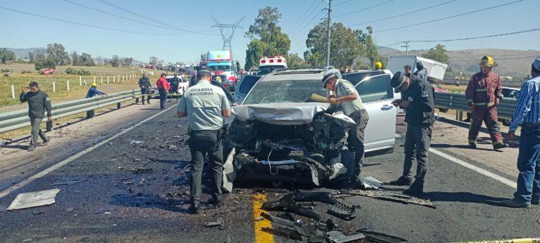 Pierden la vida tres personas en accidente vehicular sobre libramiento