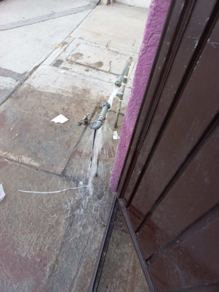 Roban llaves y medidores del agua 