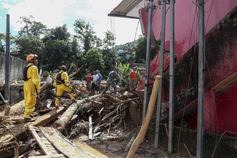 Sube a 54 el número de muertos por las lluvias en Sao Paulo