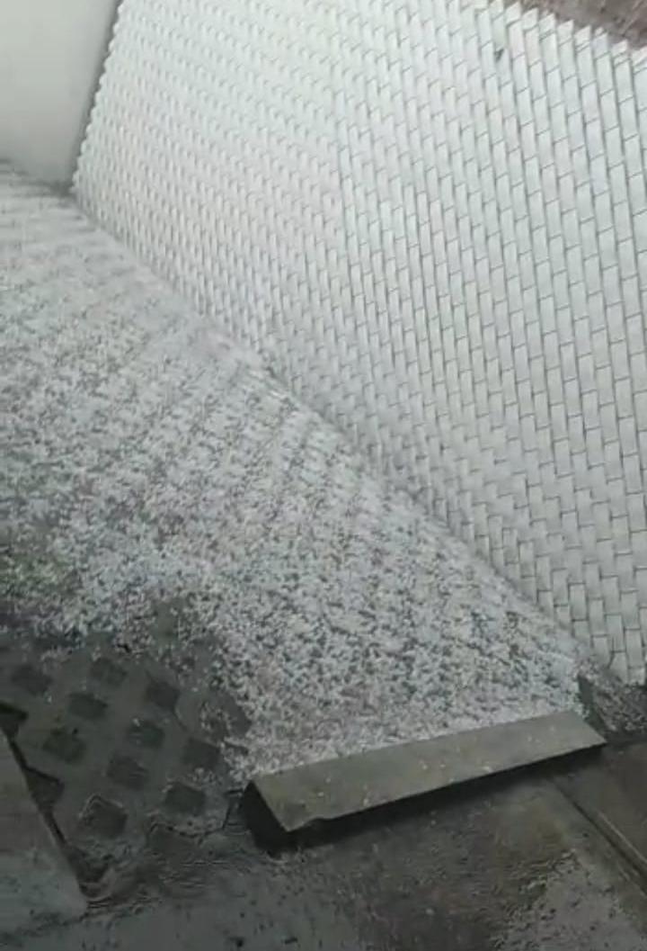 Fuerte granizada en Pachuca y Mineral de la Reforma 