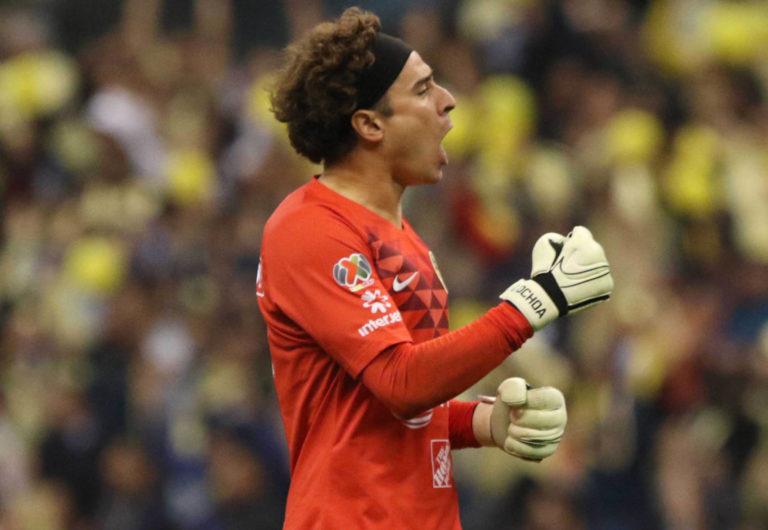 Guillermo Ochoa provoca que comentarista se enoje y azote su silla