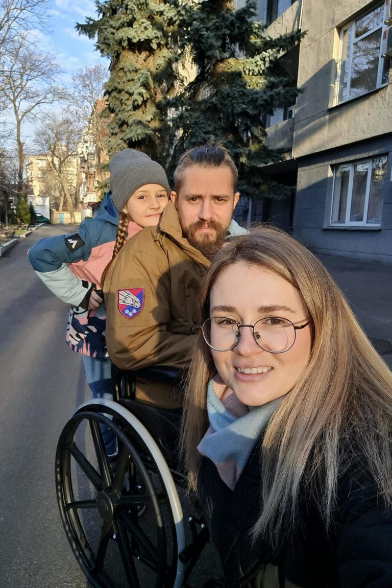 El soldado Oleksiy afronta su vida tras regresar del frente sin las piernas