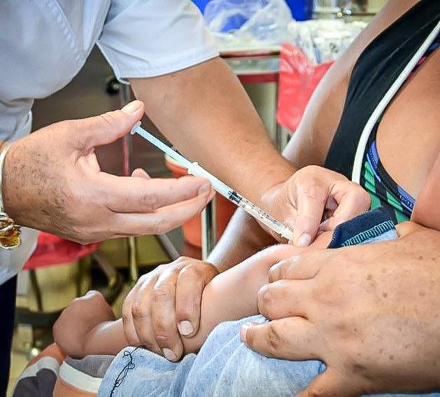 <strong>LA TUBERCULOSIS ES CURABLE Y SU TRATAMIENTO ES GRATUITO</strong> <strong>LA TUBERCULOSIS ES CURABLE Y SU TRATAMIENTO ES GRATUITO</strong>